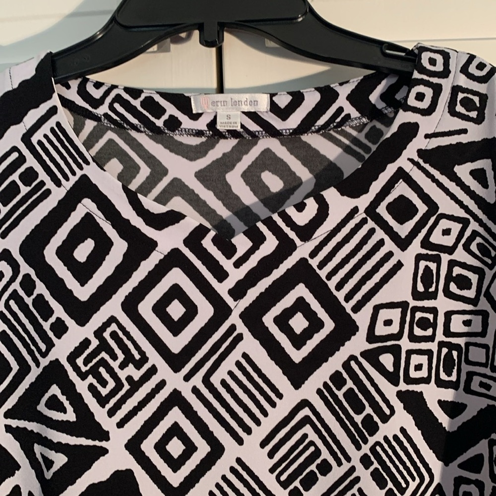 Erin London Black & White Geometric Asymmetrical Tunic With Lace EUC - Picture 2 of 9